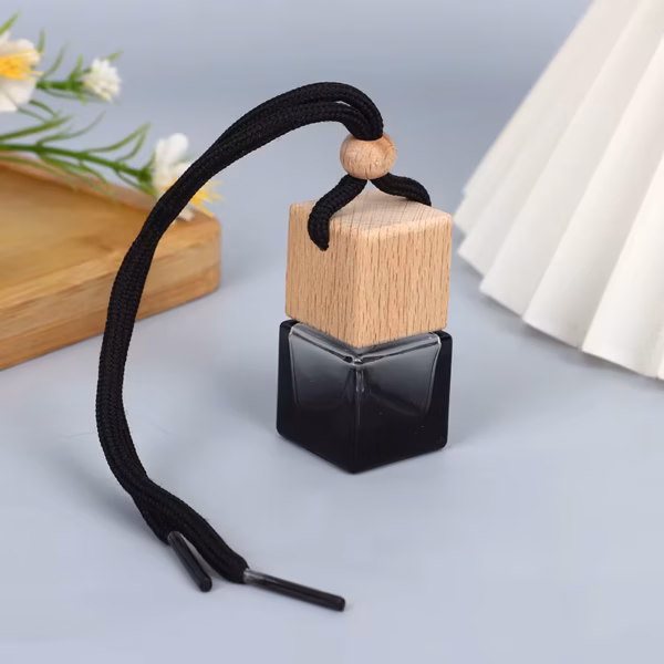 Auto lõhnastaja pudel must puidust korigiga